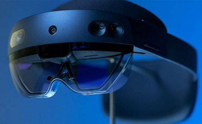 Microsoft’s HoloLens 2: The Toy You Can’t Buy