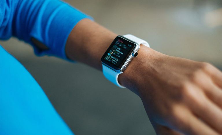 difference between itouch watch and apple watch