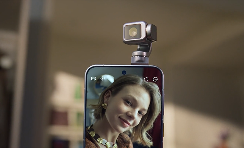 honors robot phone sparks debate over mobile innovation gimbal - Honor&rsquo;s Robot Phone Sparks Debate Over Mobile Innovation